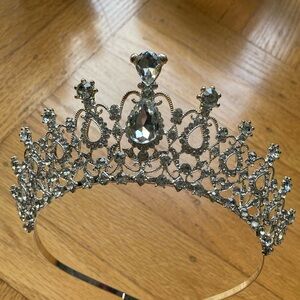 Costume tiara with fake stones for dress-up